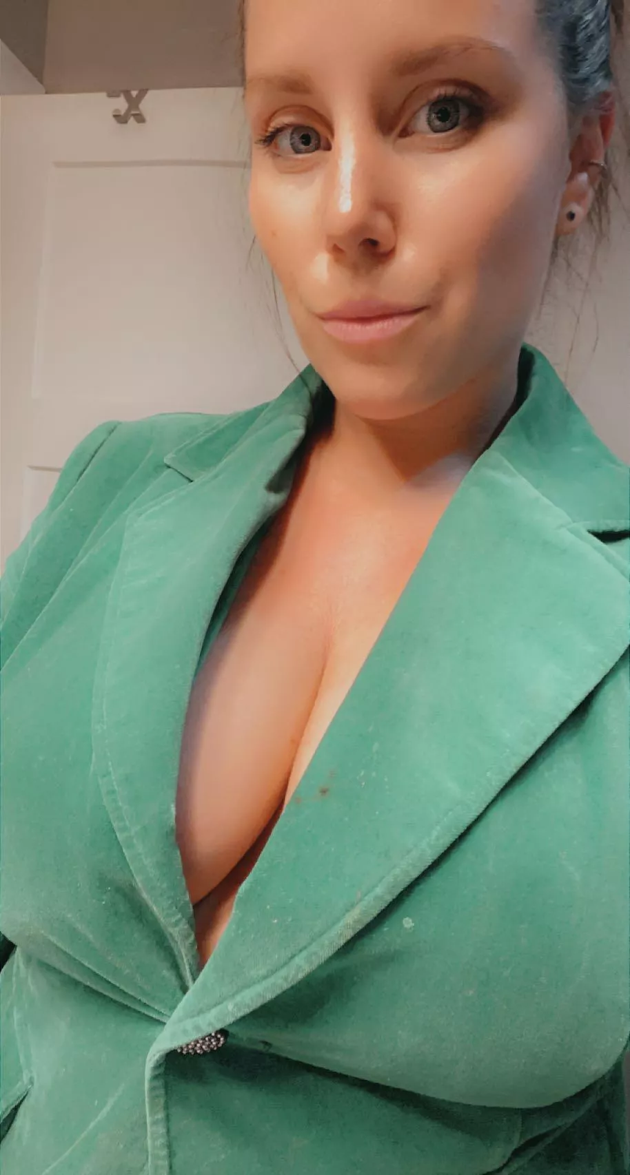 Do We Like A Blazer With No Bra Nudes By Charis Leslie