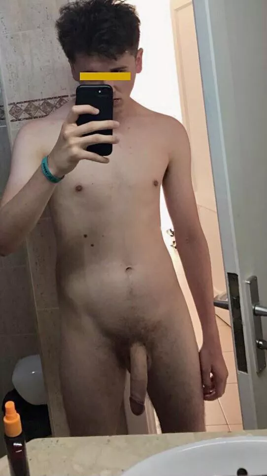 Walking Round Naked Feels So Good Nudes By Ramjam98