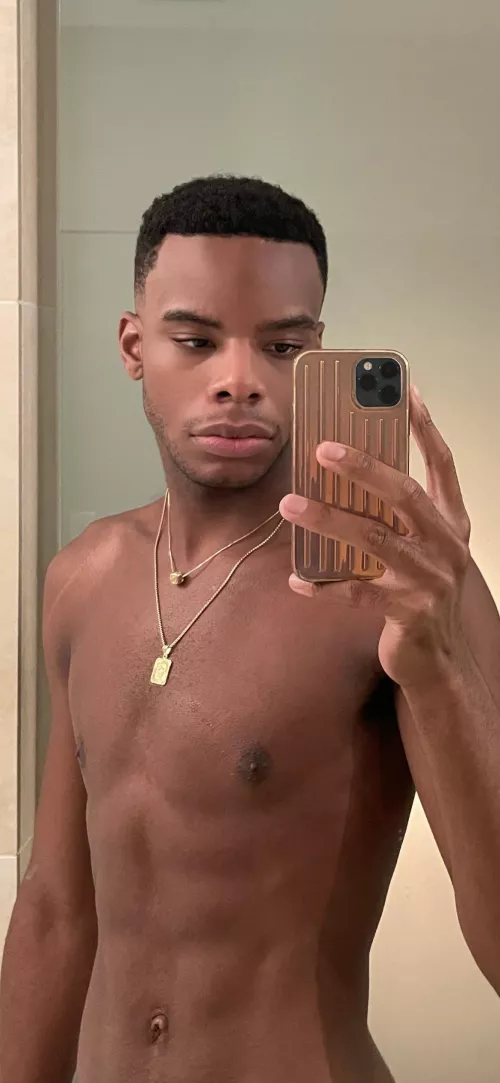 🙇🏾♂️