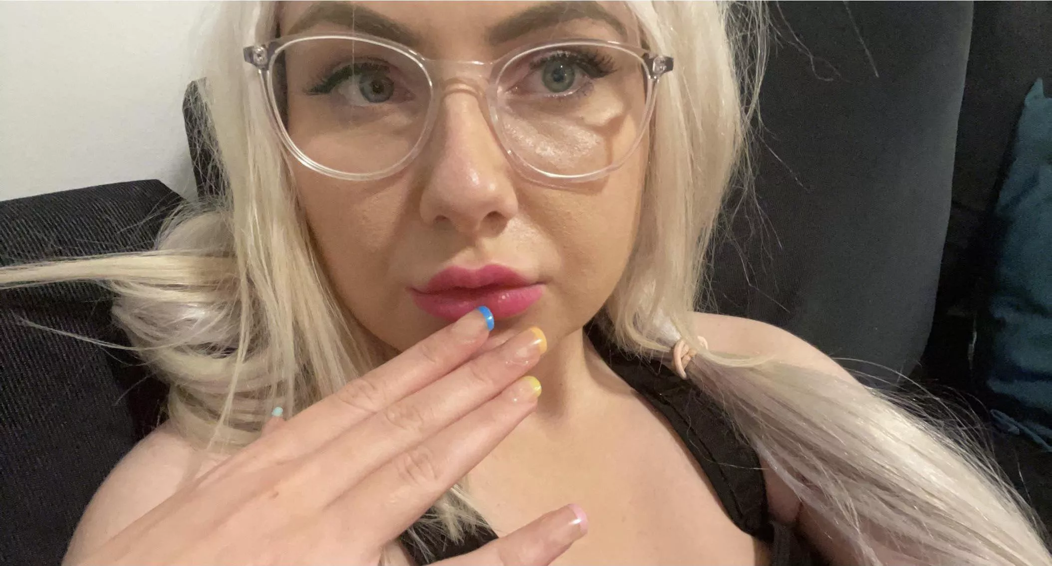 👱🏻‍♀️🌸🌸