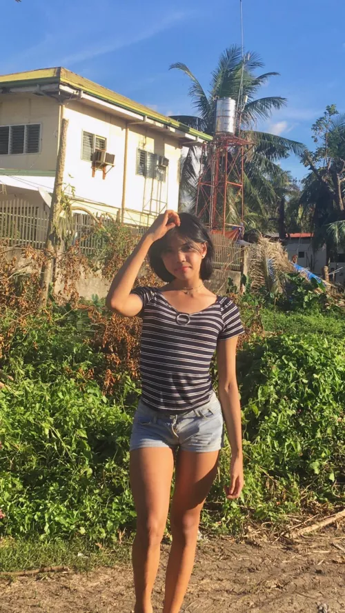 1 year of dressing fem clothes nooww feeling very happy :>