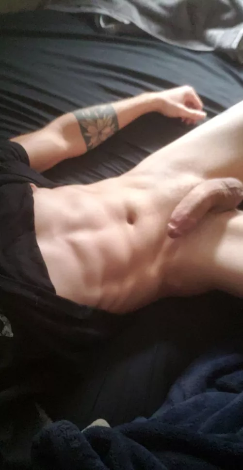 10 hours of skiing later...time to play👅