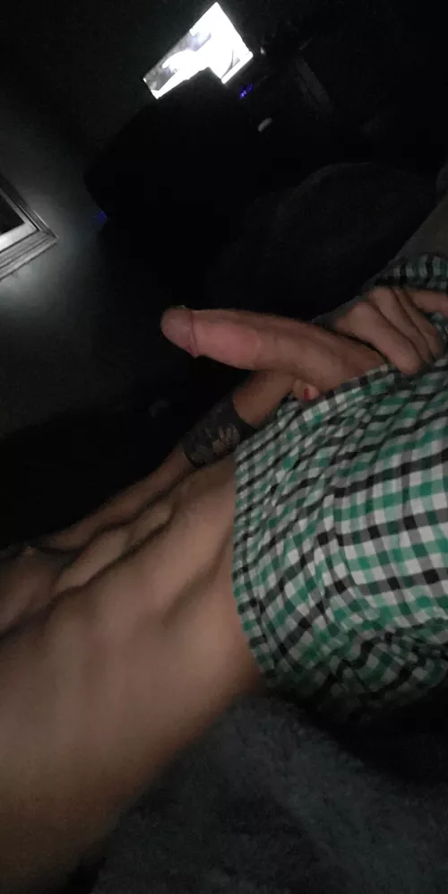 10 hours of skiing later...time to play👅