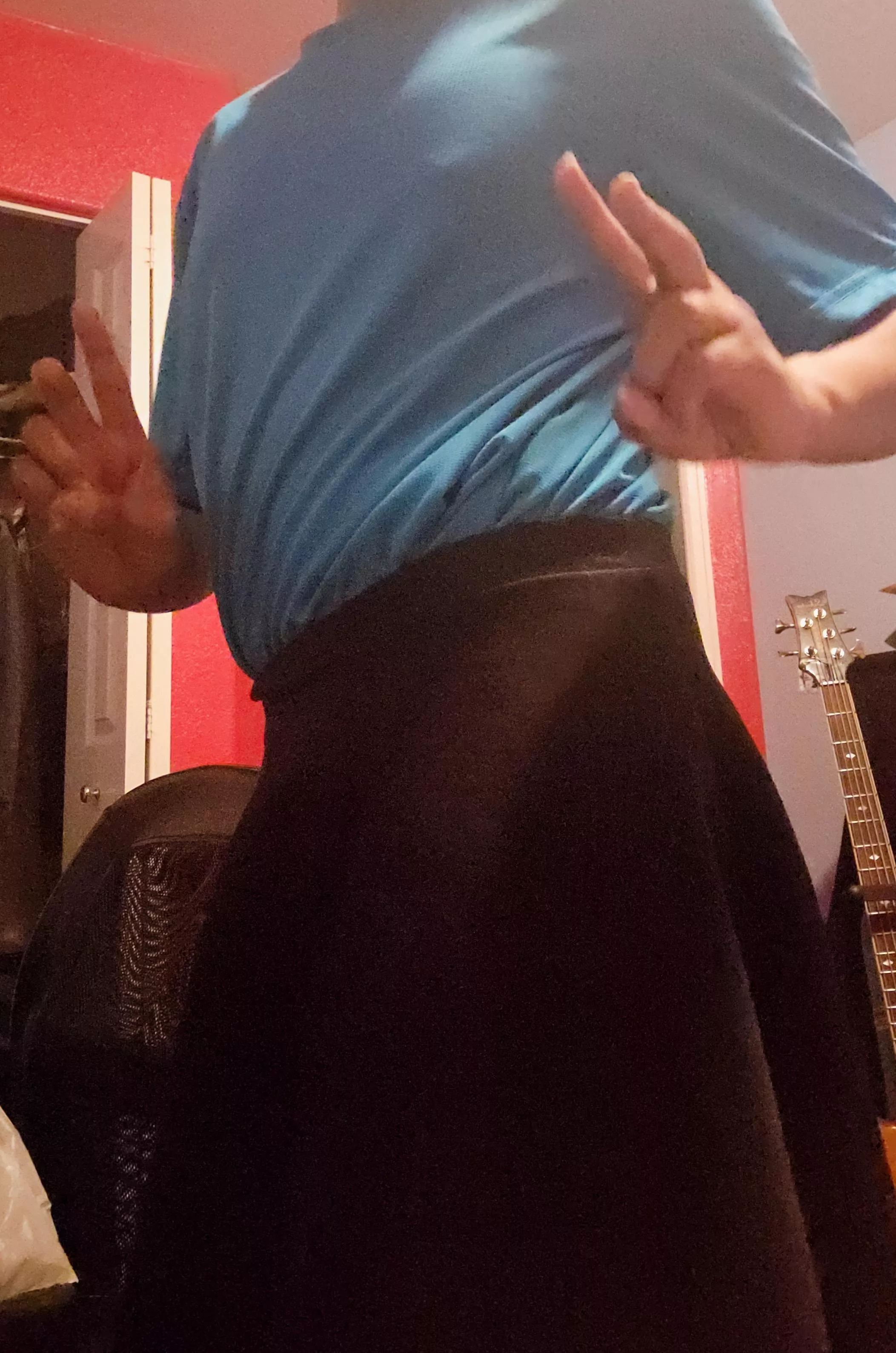 1/10, how cute do I look in this skirt?