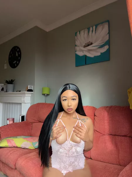 15% off !!! 19 year old light skin ebony babe | post daily pics/vids | do custom content, made just for you | dick ratings | sexting and more... youβll get a 2 minute vid of daddy playing with my pussy after you sub π¦π¦