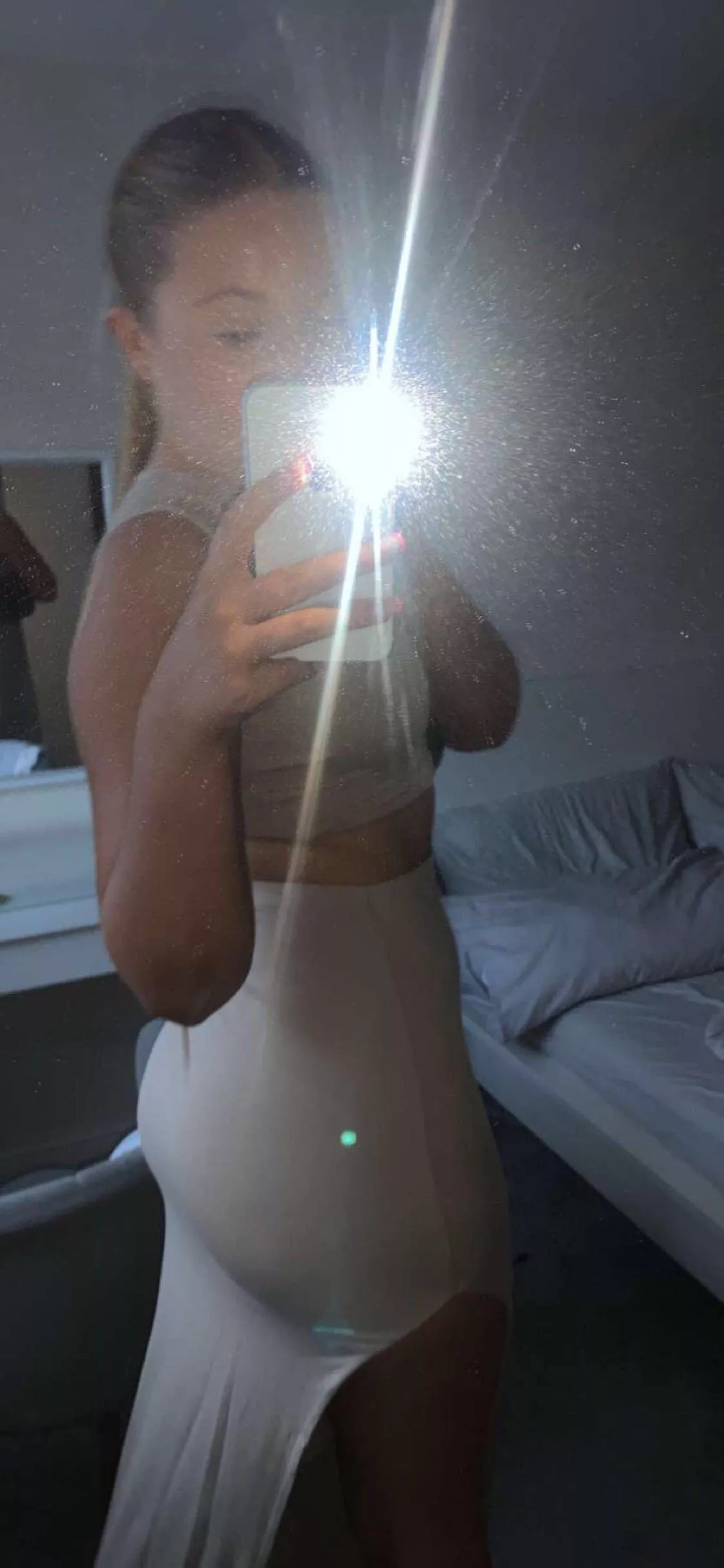 15 upvotes 3 comments and her nudes are posted