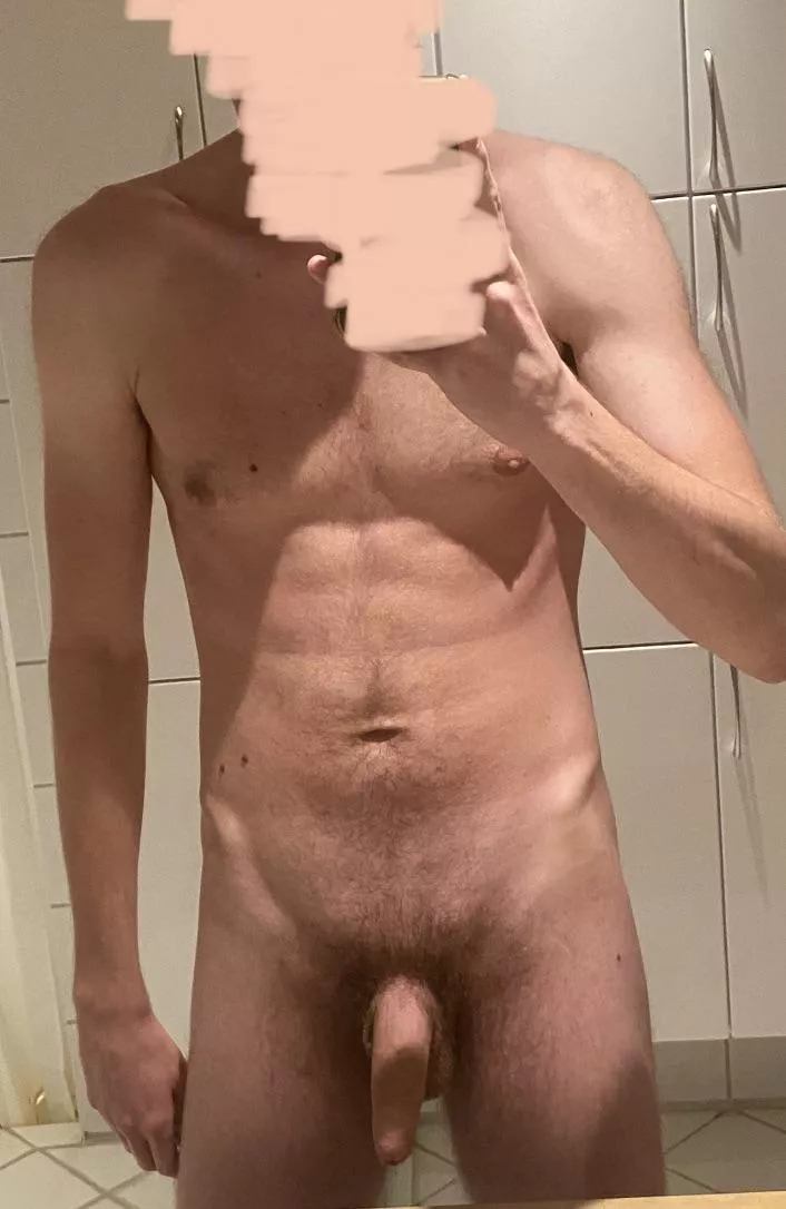 18, 183lbs 6”1. I really enjoy the fact That we as normal people Can share ourselfs naked here and people ate positive. No matter if your Skinny or fat, have small or Big boobs, small or Big penis. I myself dont know what to Think of my body, as everyo 18, 183lbs 6”1. I really enjoy the fact That we as normal people Can share ourselfs naked here and people ate positive. No matter if your Skinny or fat, have small or Big boobs, small or Big penis. I myself dont know what to Think of my body, as everyo