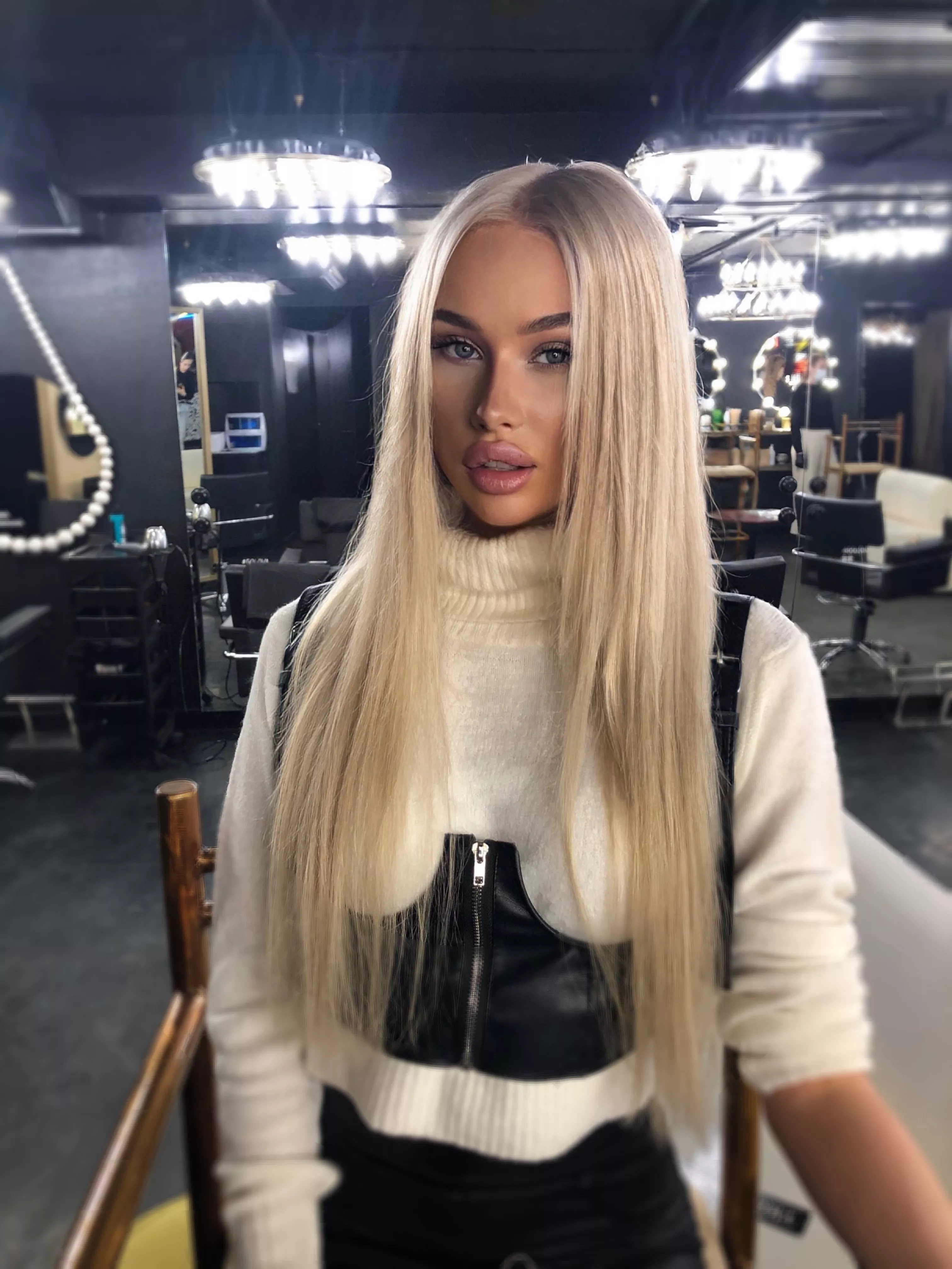 18 and innocent but looking for fun and get naughty 😈