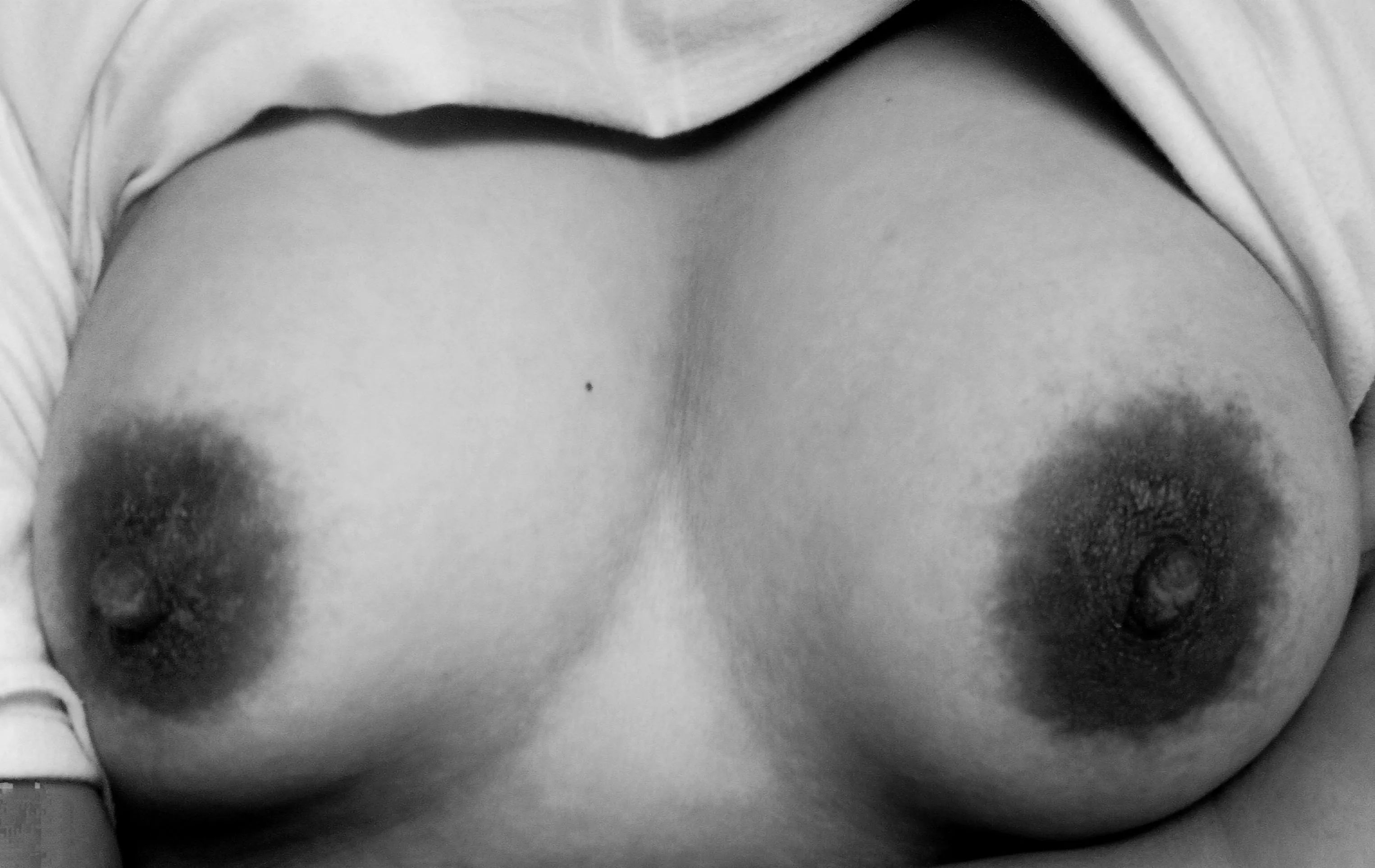 18 [F] Master said it looks better with the filter. 😋 My twins are in dire need of sucking and aggressive groping. )):