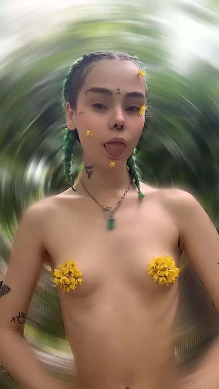 18 [f] naughty little girl looking for sexdventure [oc]