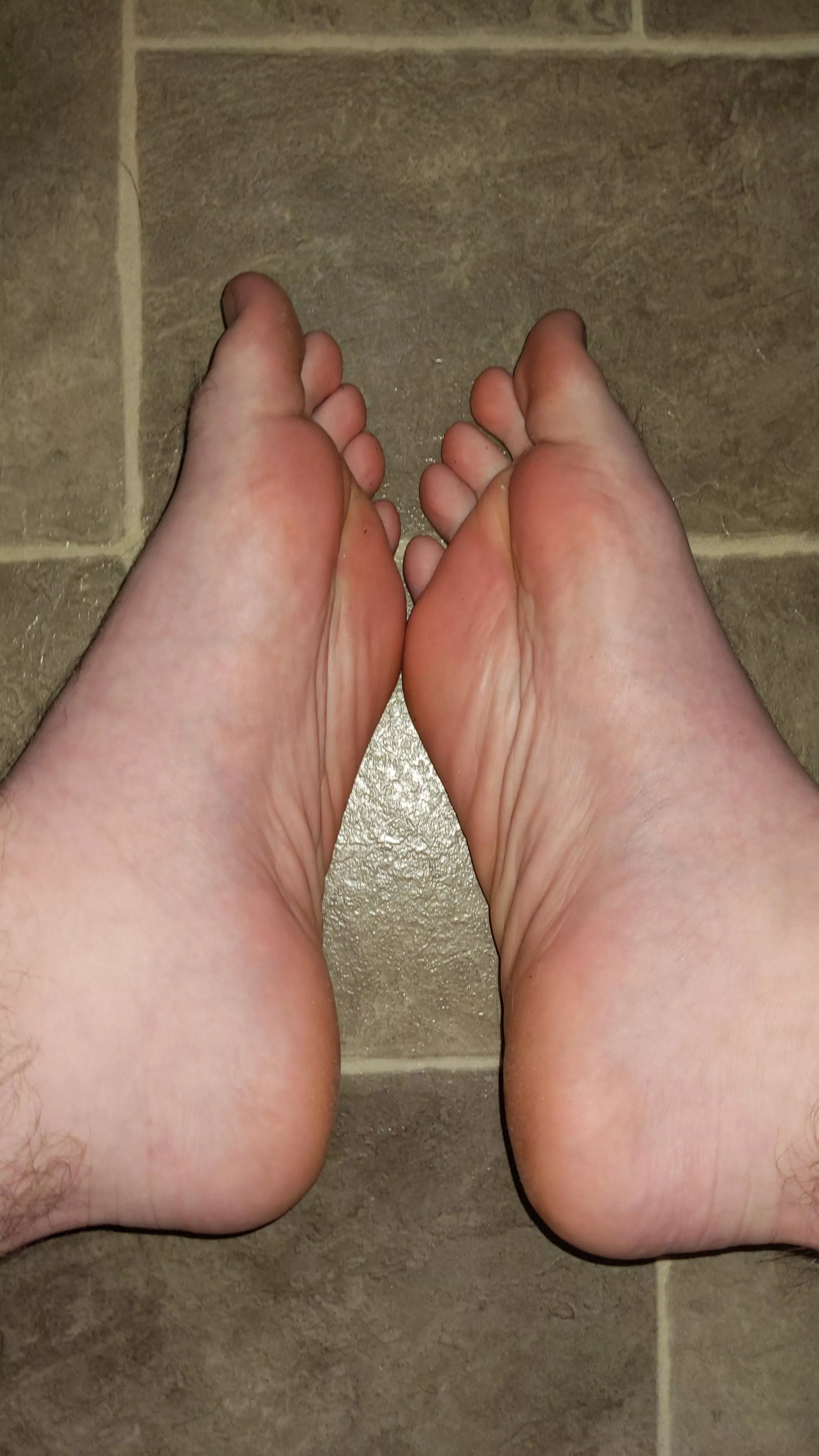 18 looking for a decent sized dick between my soles, DM me😉