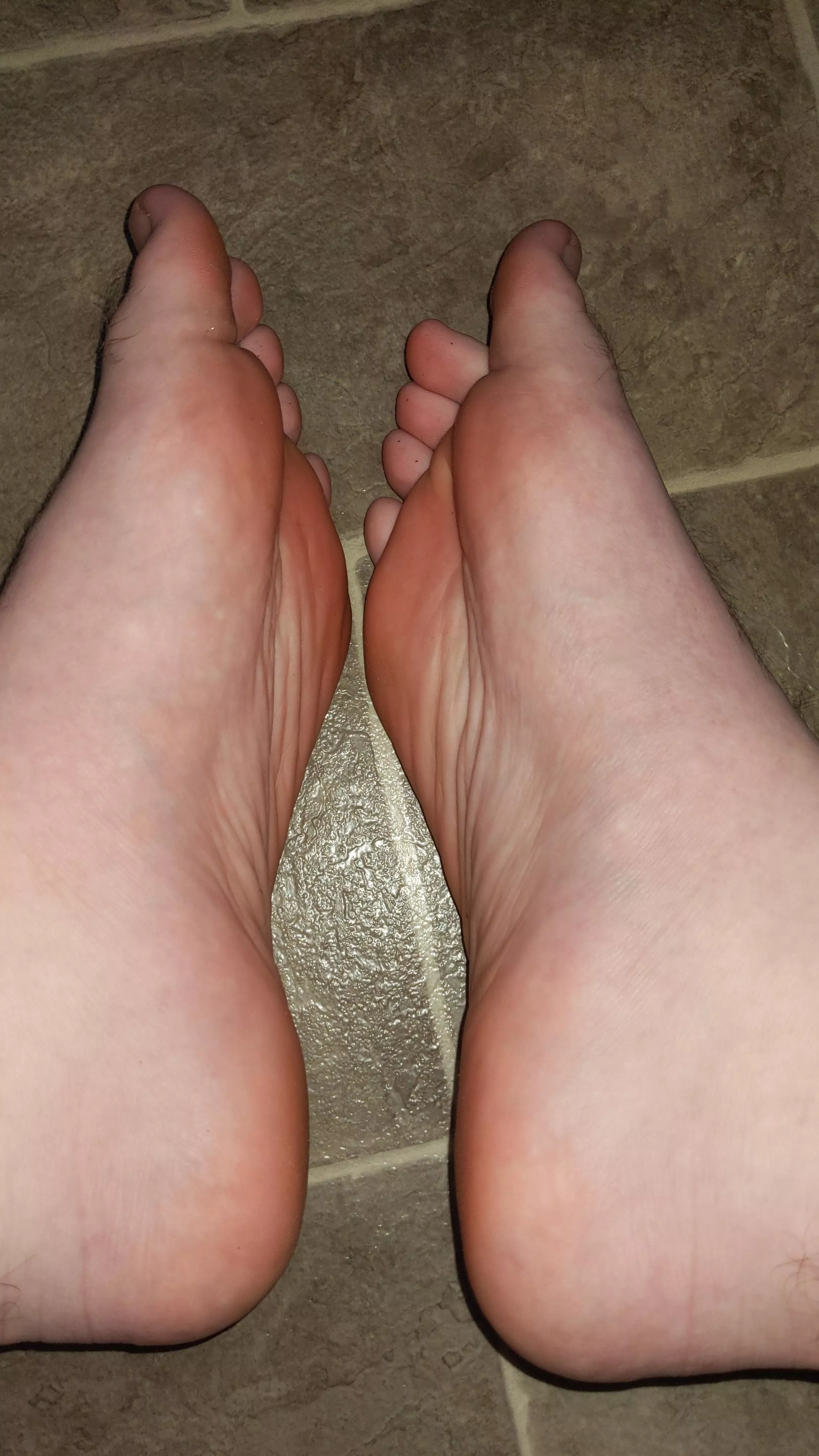 18 looking for a decent sized dick for between my soles, DM me 😉