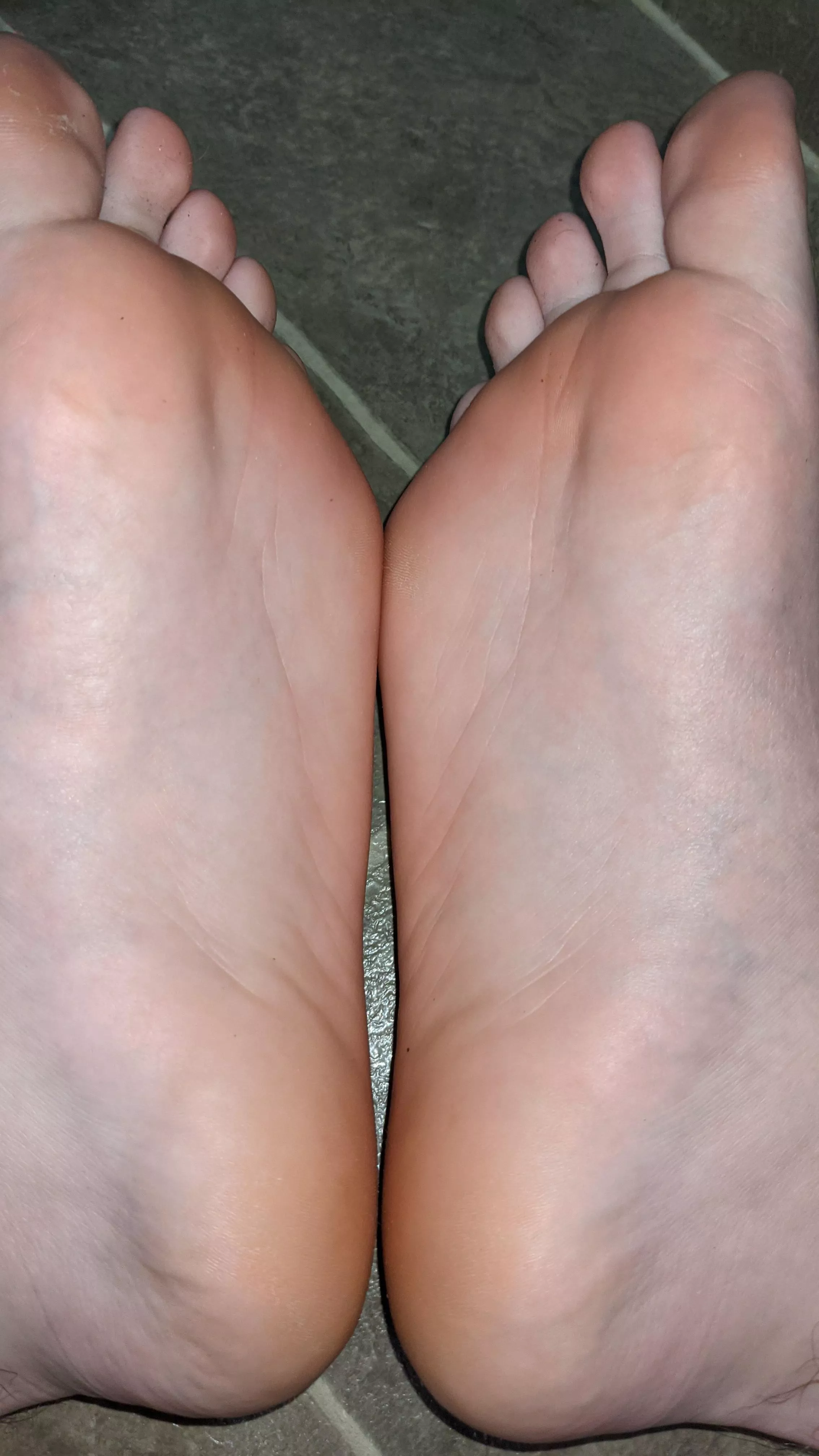 18 looking for a decent sized dick for between my soles, DM me 😉