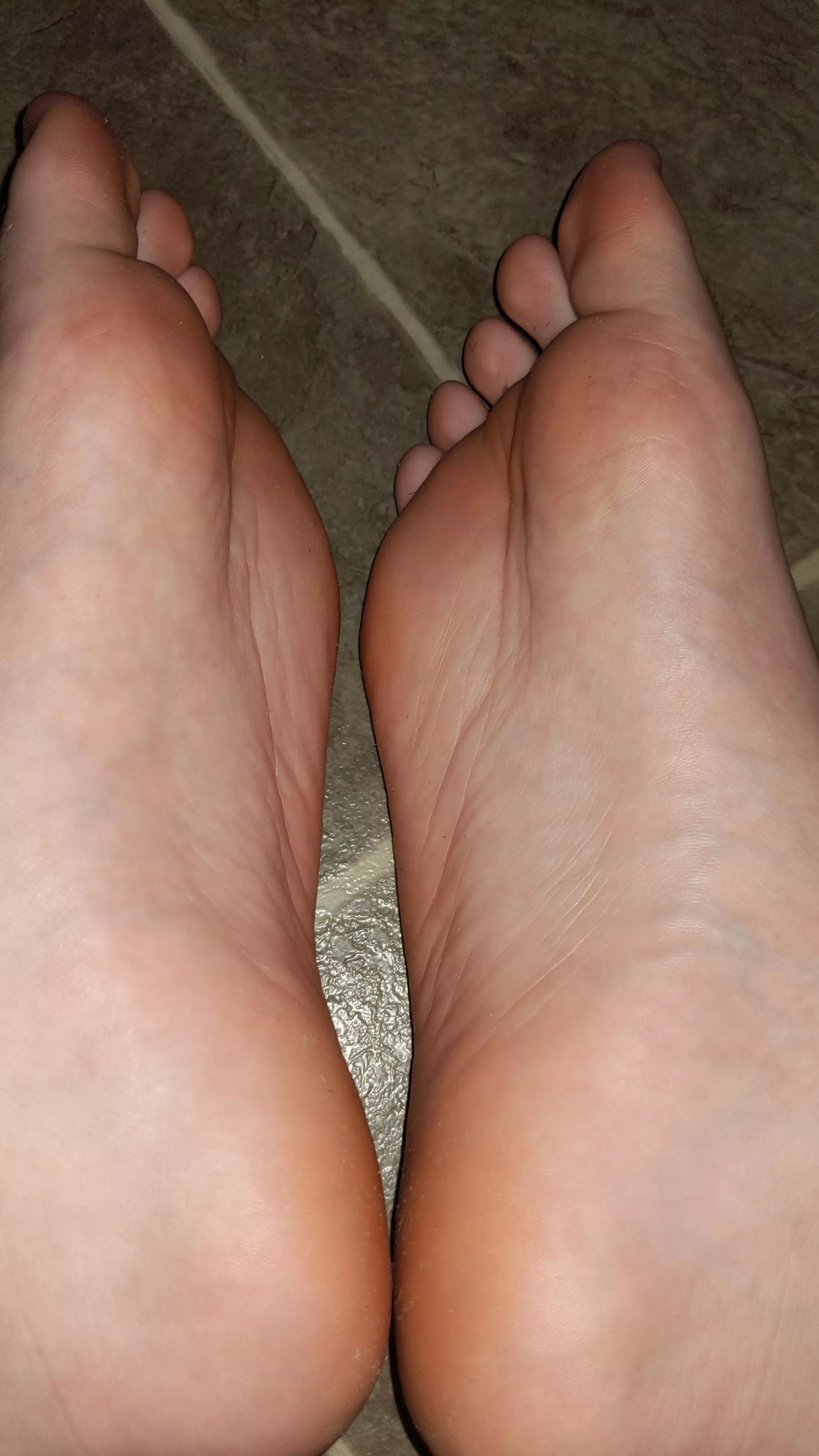 18 looking for a decent sized dick for between my soles, DM me 😉