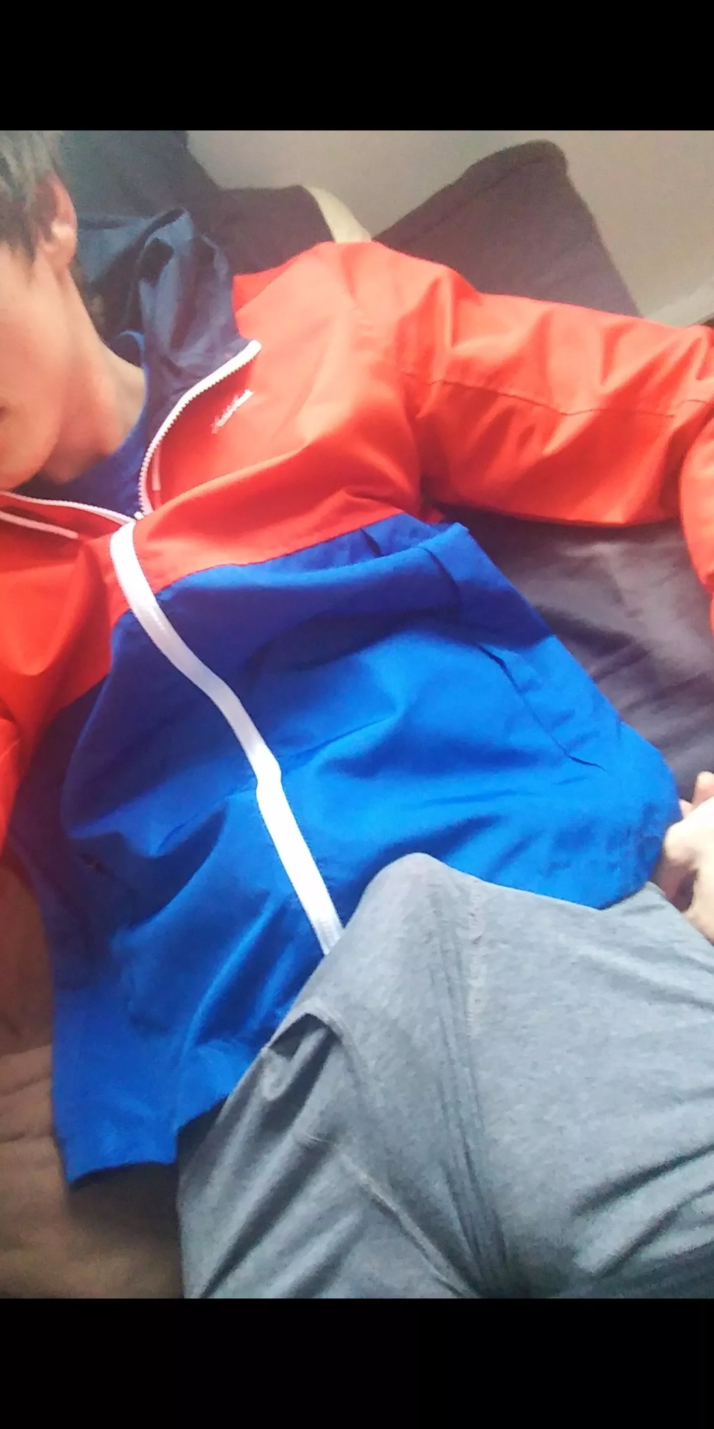 18, skinny, and xtra hung... Anyone wanna play xbox?