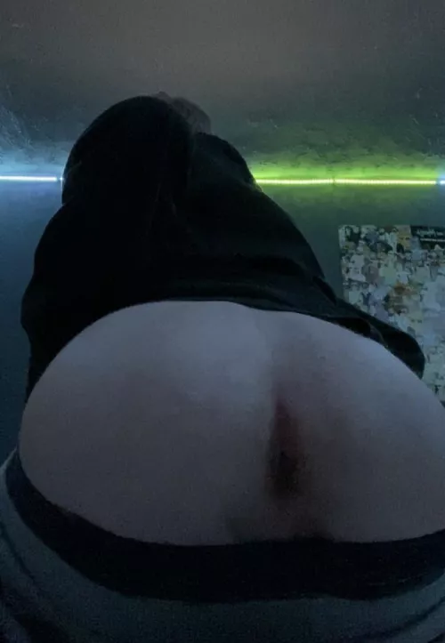 18 uk manchester hmu if your from manchester and drive ;)