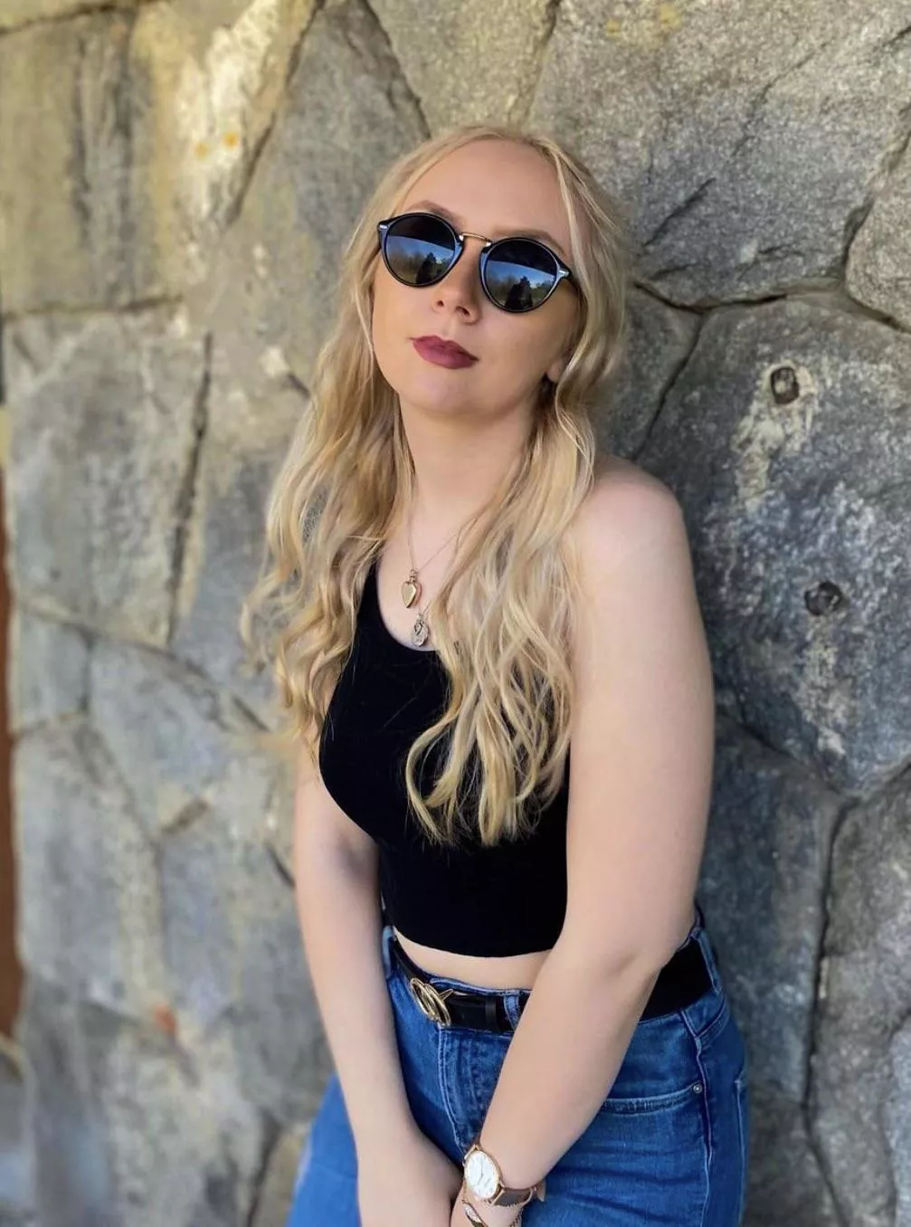 (18) would you jerk off to my nudes, if i would sent u some ?