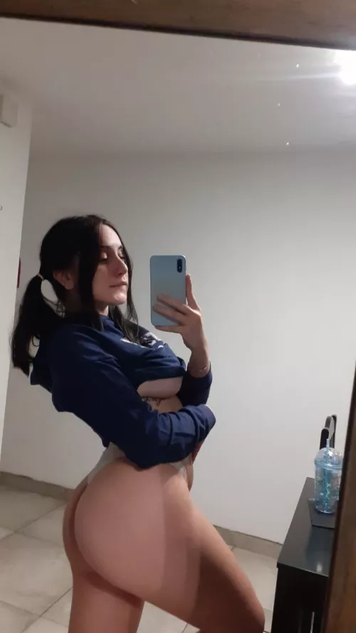 18 year old babysitter, exhibitionist π Lots of content already online ALL DAY!