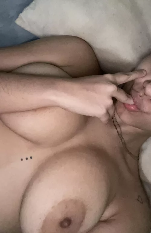 [18F] [F4M] [SELLING] 🔥 I can send you completely nude photos and videos live💦 [Sexting] 💕 [Video call] 💦 [Fetish] 😈 [Available now] 💌 [shipping live verification] I have good prices🤑 my Kik : bebe_bia18/ Snap: bebe_bia18