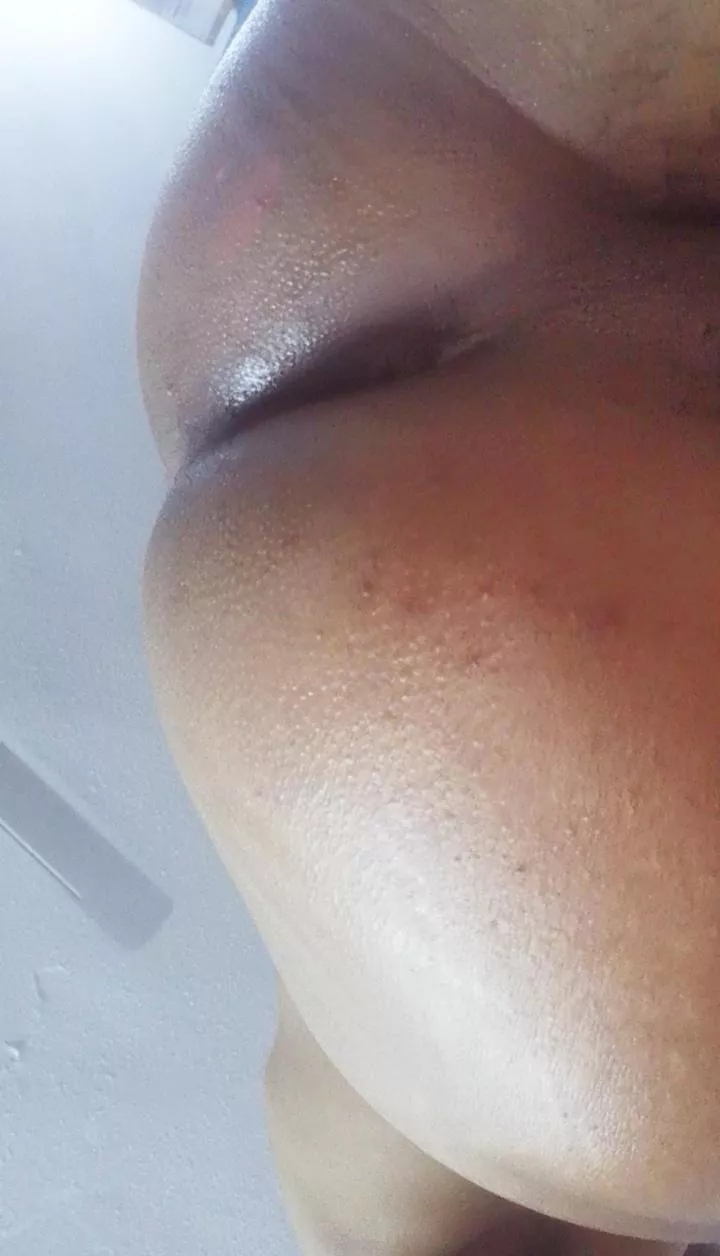 18m Shaved ass horny 😋