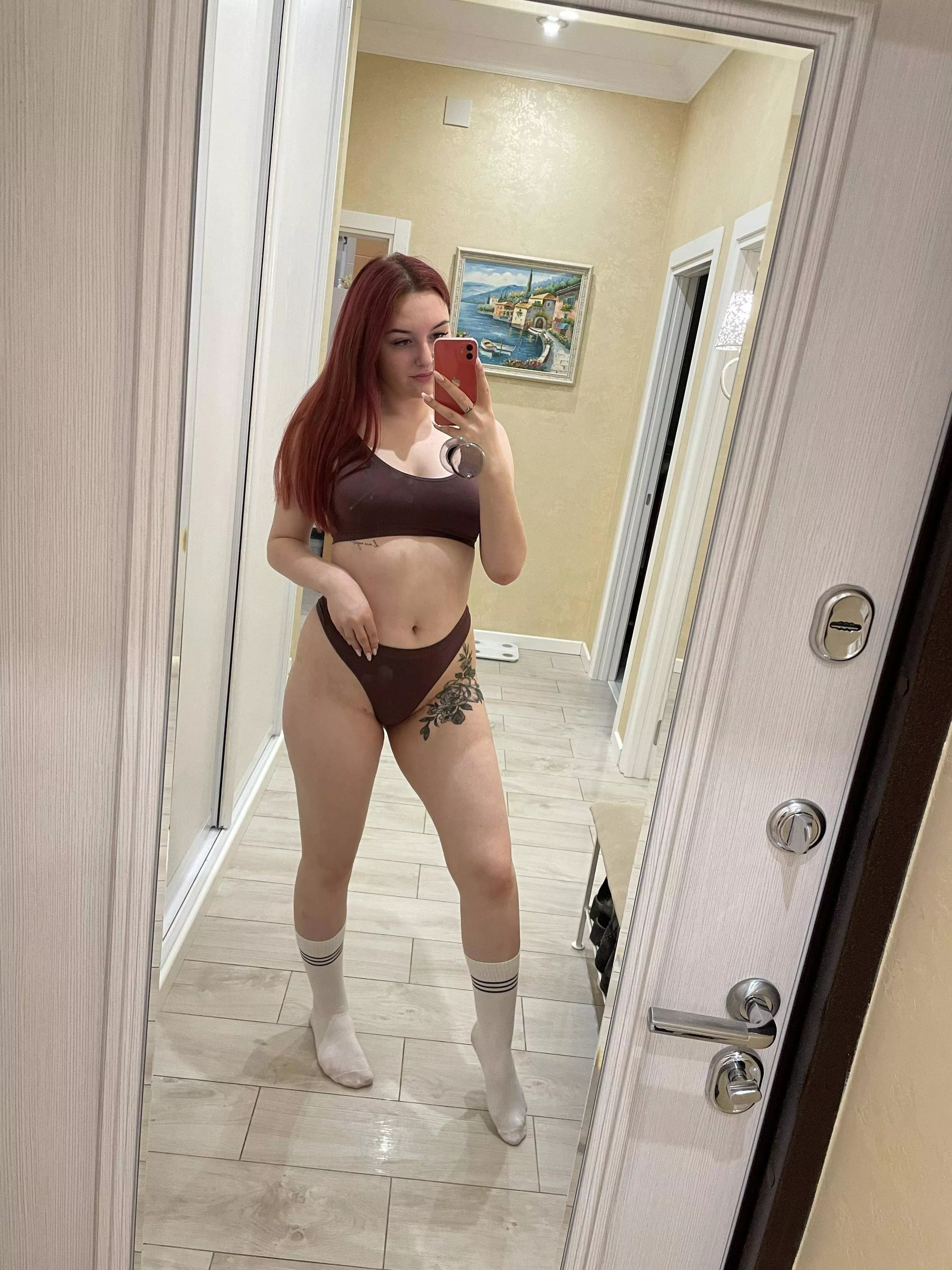 18yo all natural girl🙂 Does my body looks good?