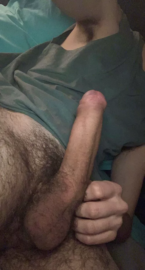 18yo uncut guy here :)