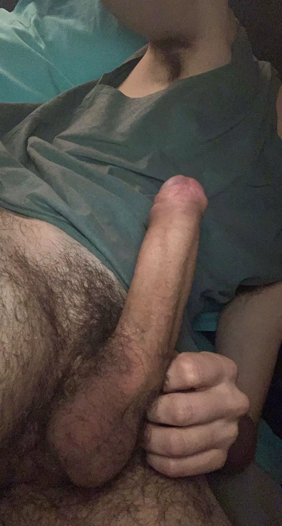 18yo uncut guy here :)