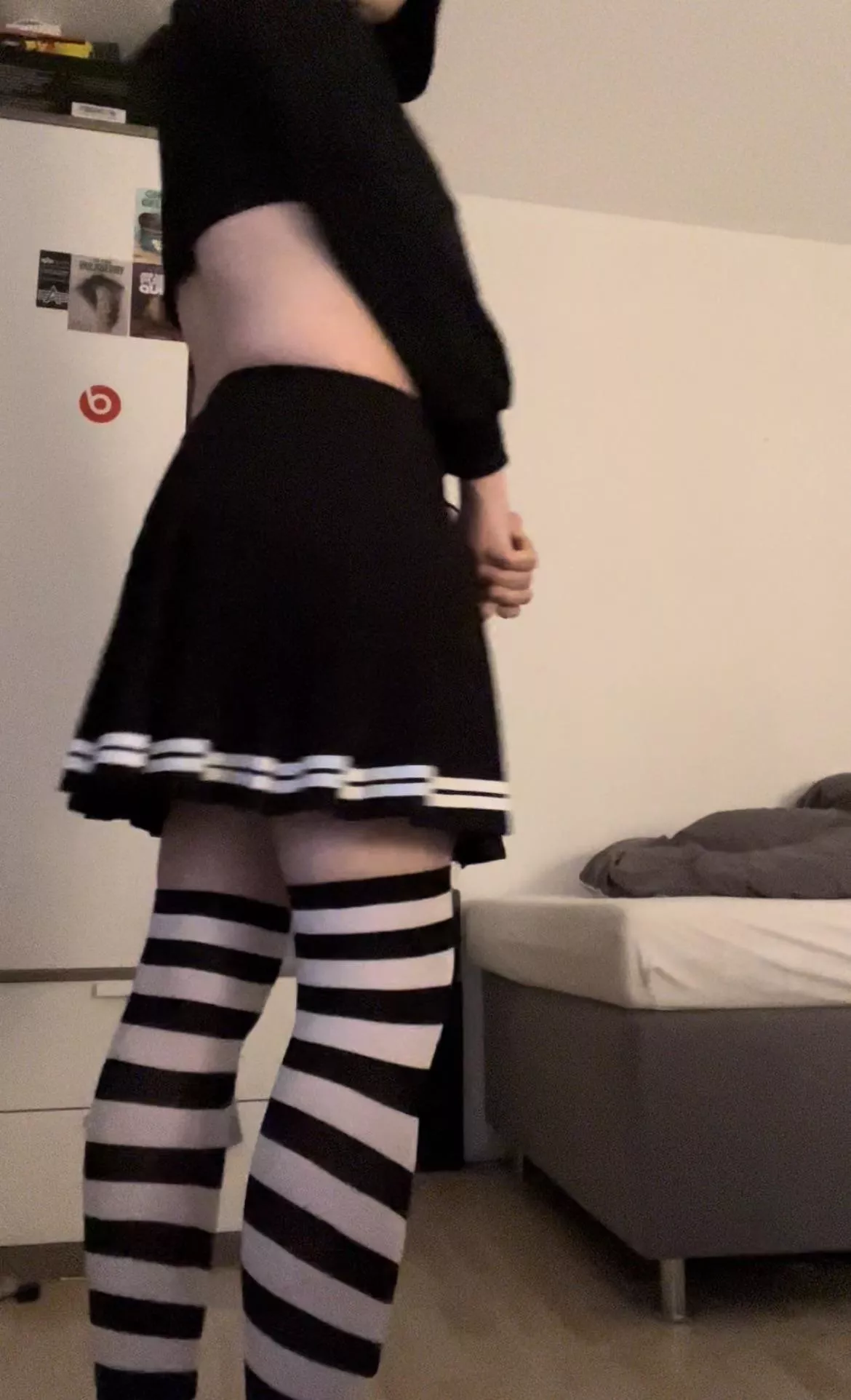 (19) Am I girly enough? ;3