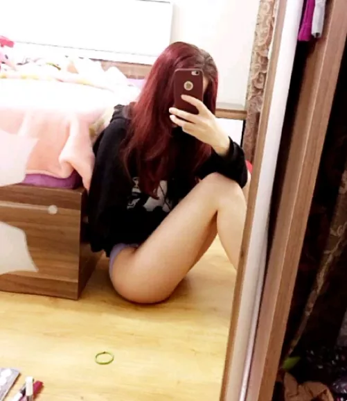 19 bi I'm looking for a milf mommy