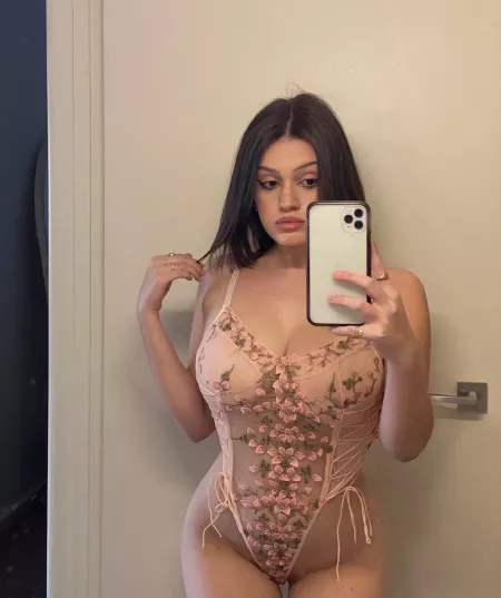 19, DDโs, Italian ๐ (30% off my page - come say hey ๐)