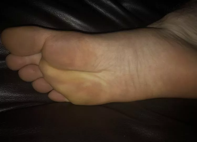 19, foot doms dm me pls🤤