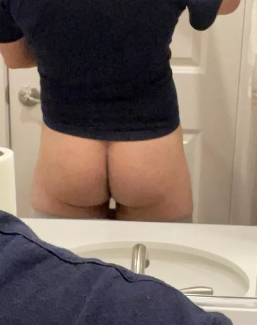 [19] I’m a straight man! Don’t you dare call my ass cute. >:(