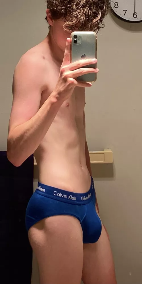 [19] Is blue a good look on me?~