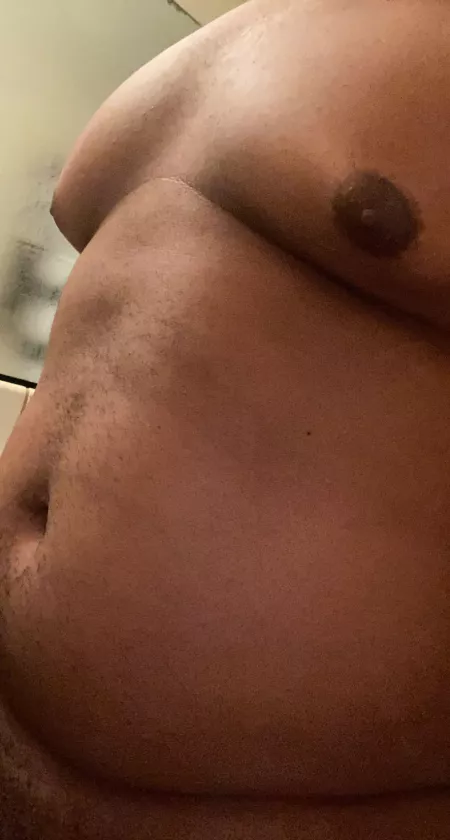 19 M horny chub looking for other chubs to jerk off with live on snap so if you’re a horny chub or super chub and want to get nasty add me on SC : yhungmacc01