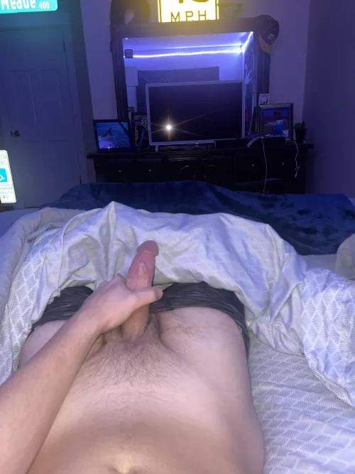 19 US college guy looking for around the same