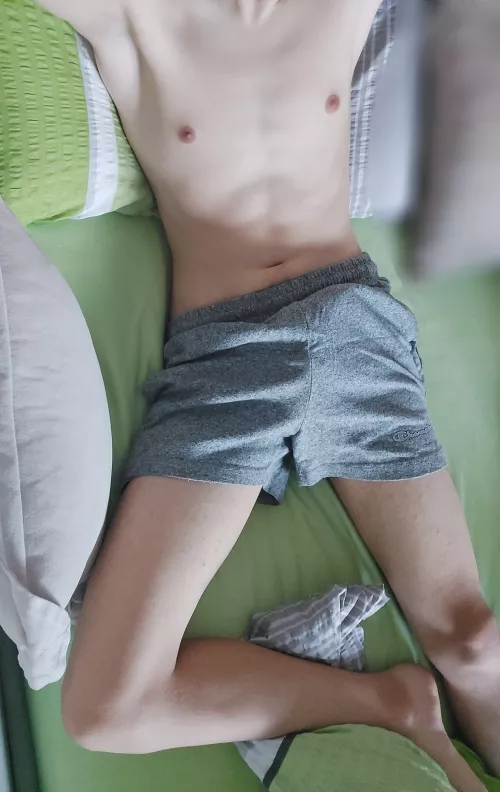 [19] Wanted to try these new shorts... Do they suit me? >.<