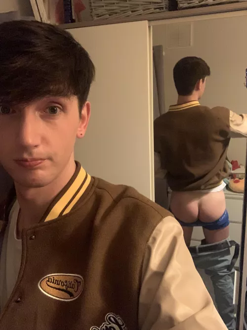 (19) Who wants to bury their face in it? It’ll make this college kids 2022😈