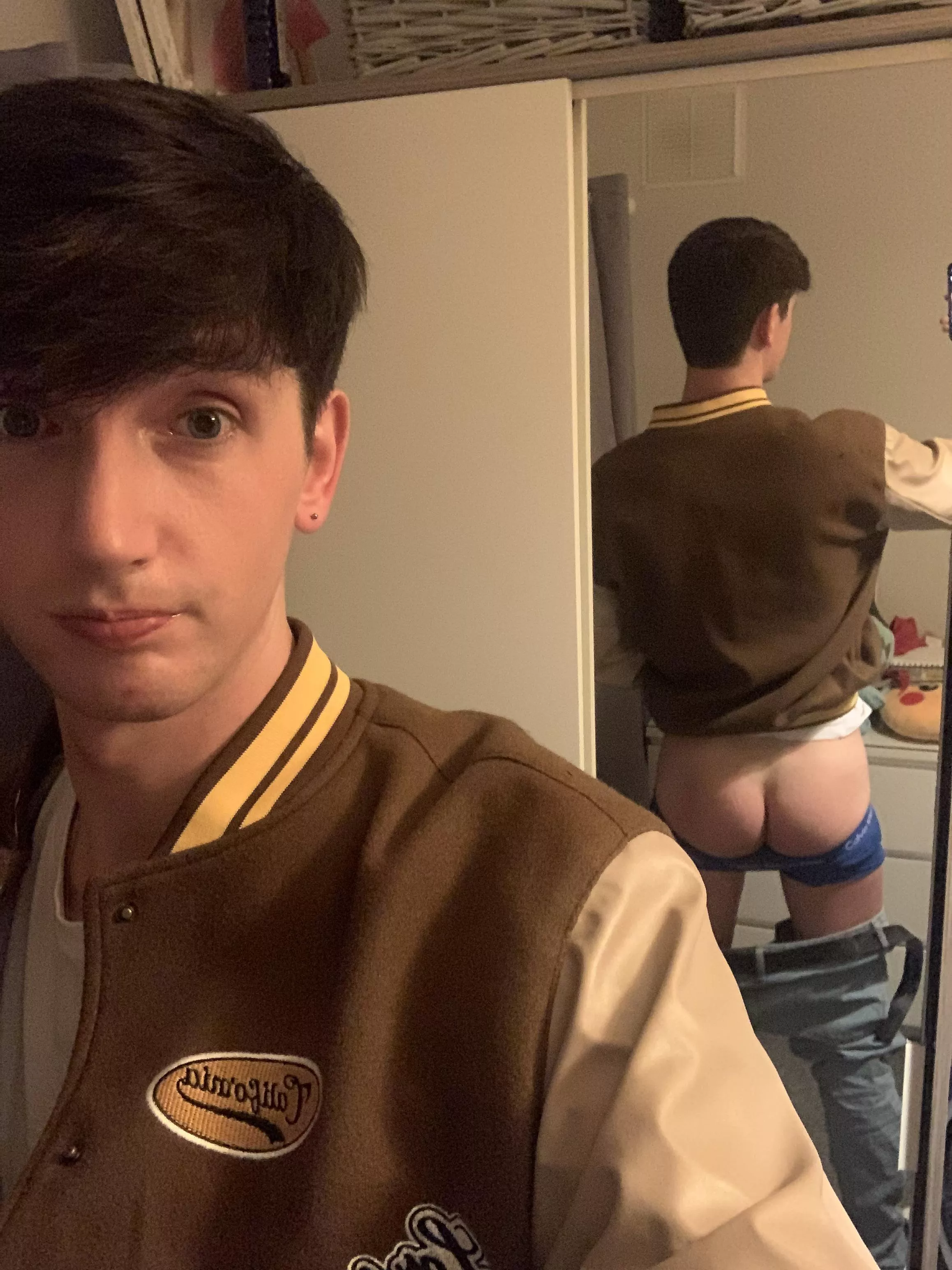 (19) Who wants to bury their face in it? It’ll make this college kids 2022😈