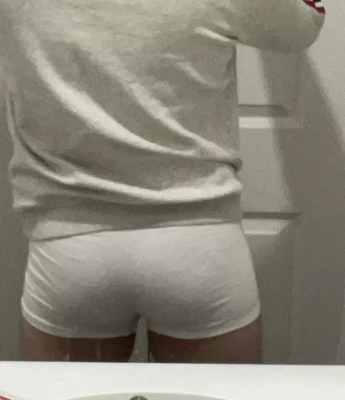 [19] Would love some help stretching for squats