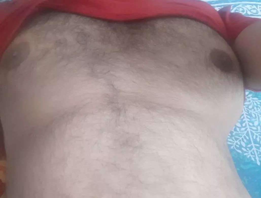 19 year old Bear Boy..Looking to have a detailed roleplay with an older daddy bottom who would like to like to breastfeed from me, dock, frot and have detailed romantic sex..