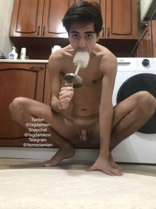 19 yo slave looking for a mean master to bully and humiliate me snapchat: fagdamienn
