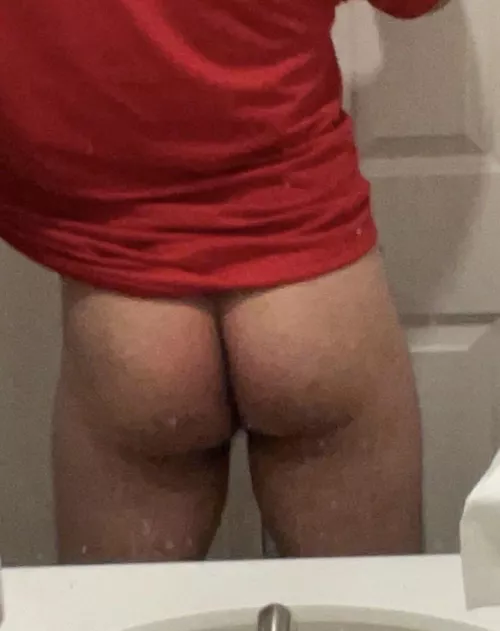 [19] You like my ass, bro?