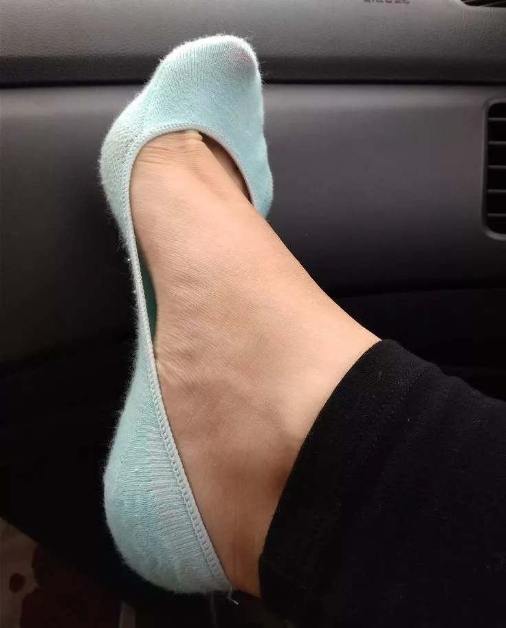 19F| Cool weather and ballerina socks 💙