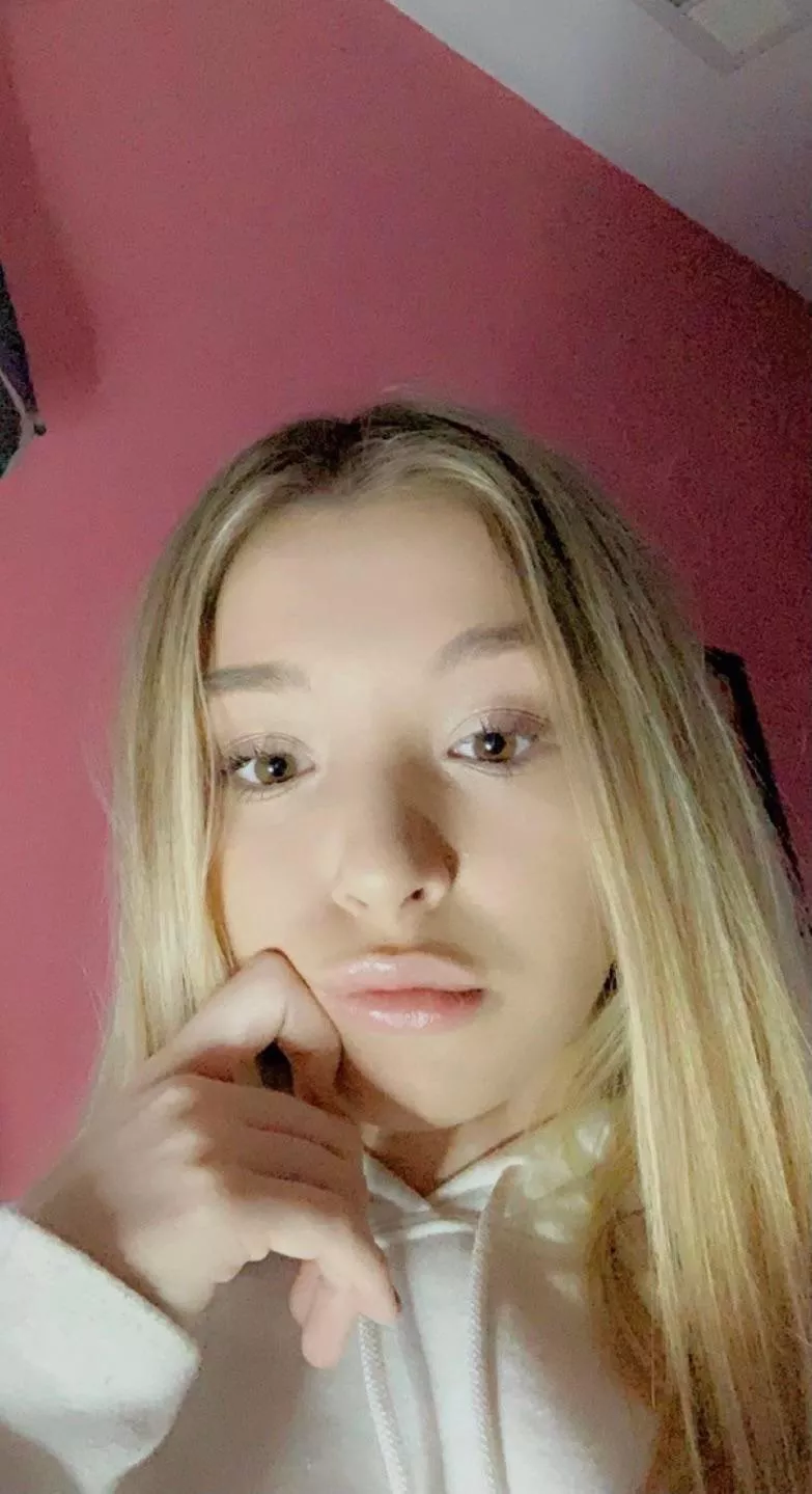 (19f)soooo me and my bf are having an argument lol wanna distract me? Kik: Megan_isbored