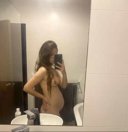19Weeks π almost halfway πwatch me grow πlink in comments