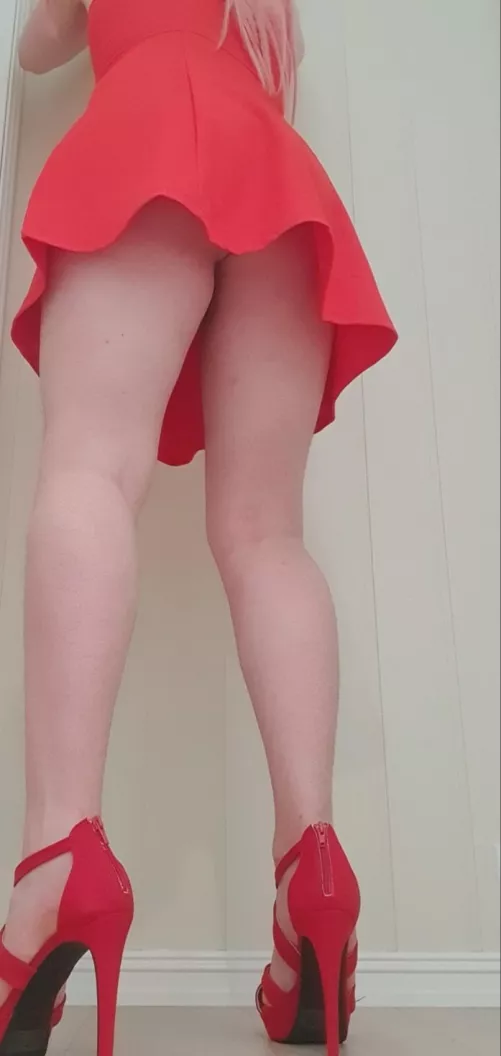 19yo sissy looking for longterm dom into extreme anal stretching and permanent prolapse, exposure,light public ++, kik: SissyElena20
