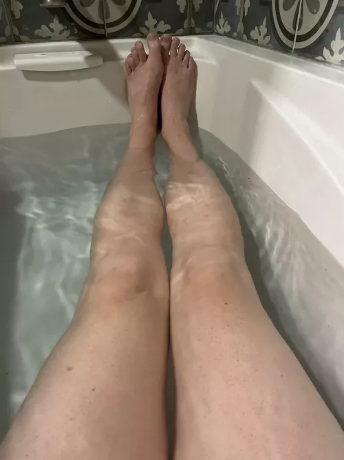 1st postβ¦ testing the waters π are people friendly here?? π₯°