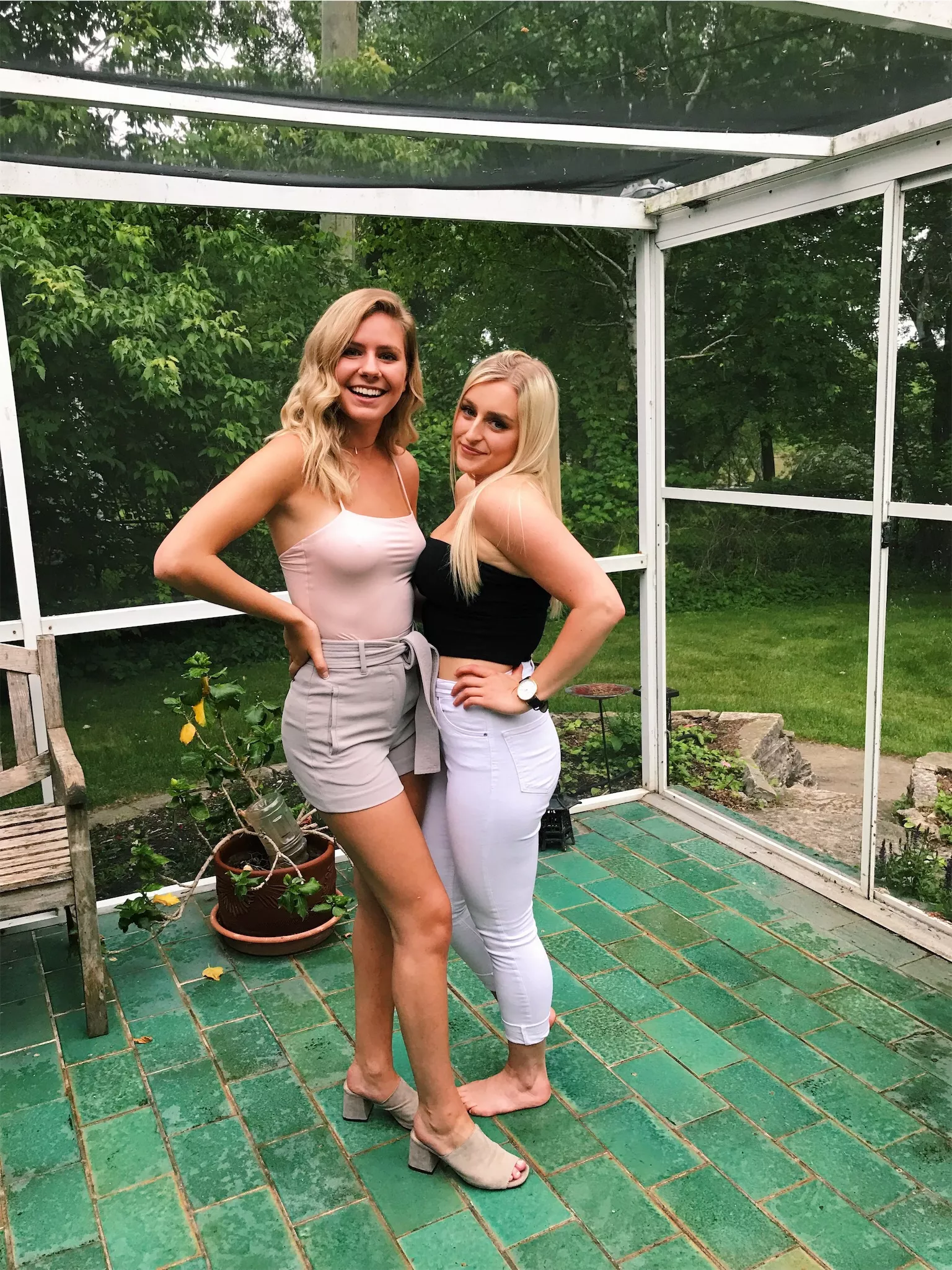 [2] Blondes