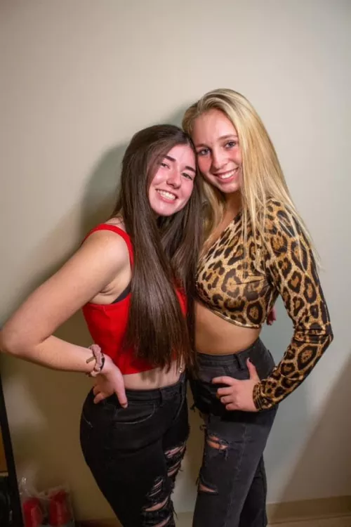 [2] brunette or blonde Why?