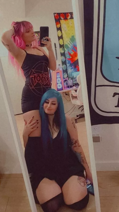 2 emo girls at once? could you handle it๐ G/G B/G SOLO B/G/G ๐ค Link in comments